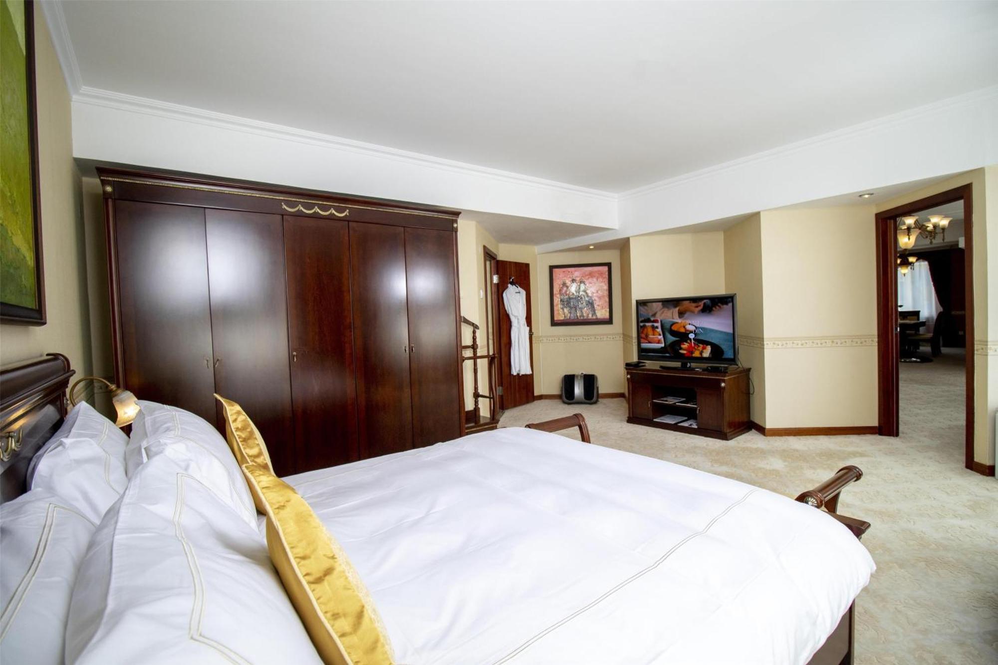 Kempinski Hotel Khan Palace Улан-Батор Экстерьер фото